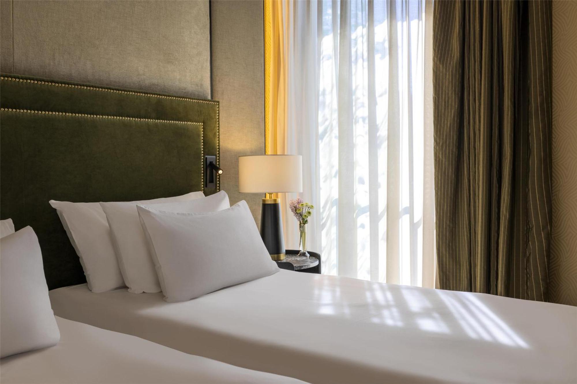 Nh Collection Carlo Iv Hotel 5*