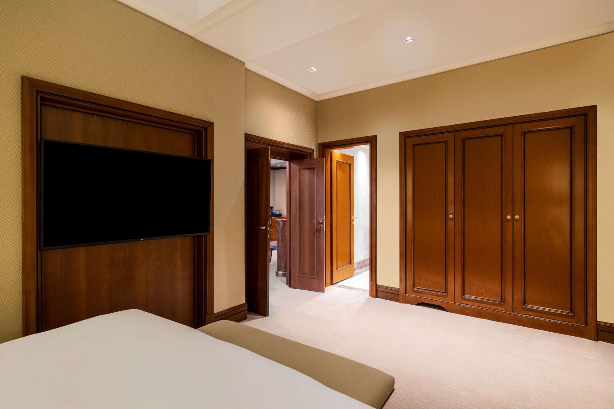Hotel Nh Collection Carlo Iv