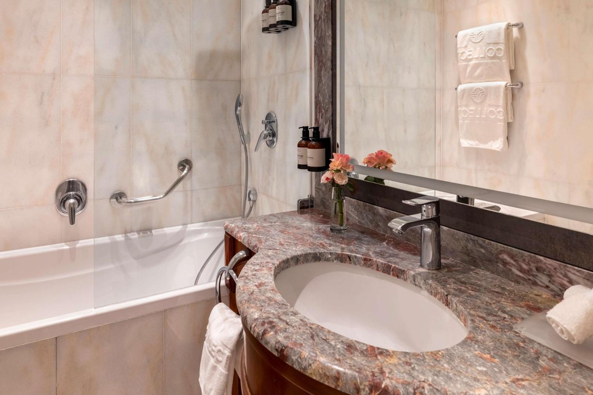 Nh Collection Carlo Iv Hotel 5*