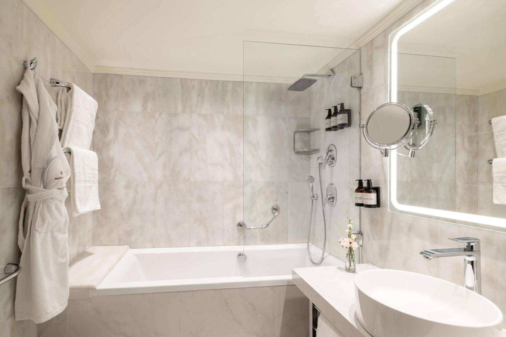 Hotel Nh Collection Carlo Iv 5*