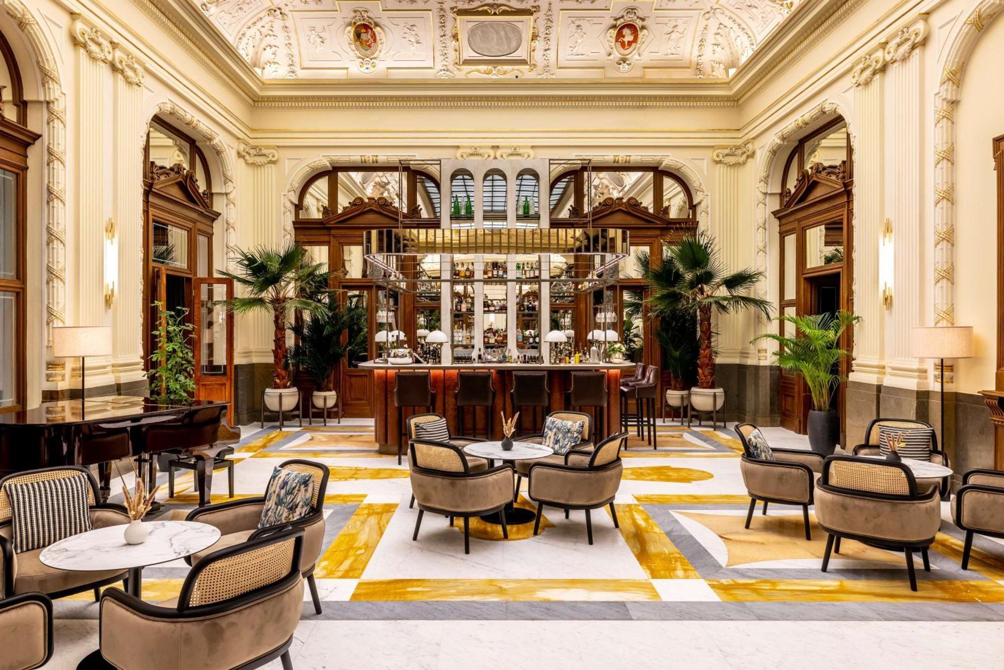 Hotel Nh Collection Carlo Iv 5*