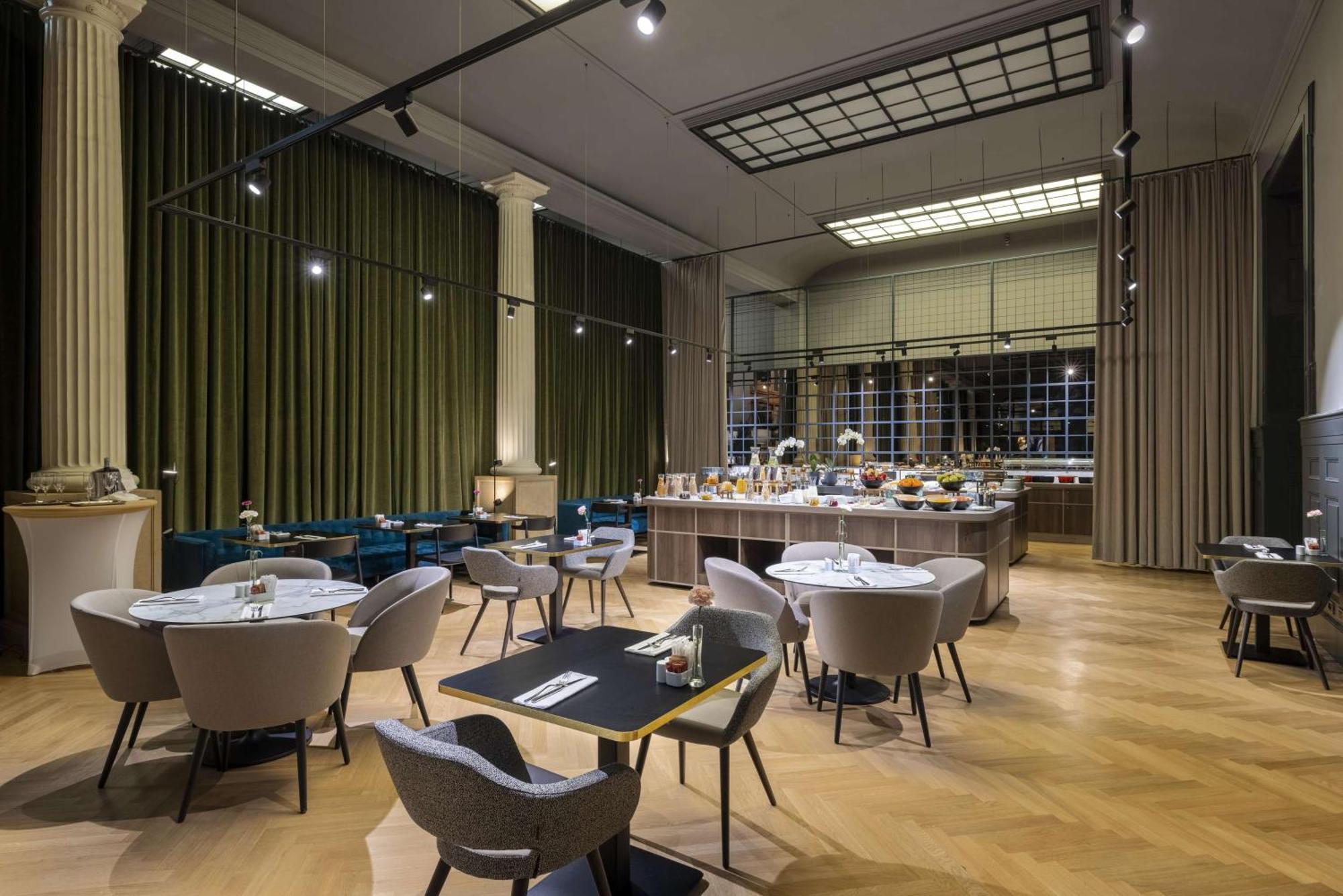 Nh Collection Carlo Iv Hotel