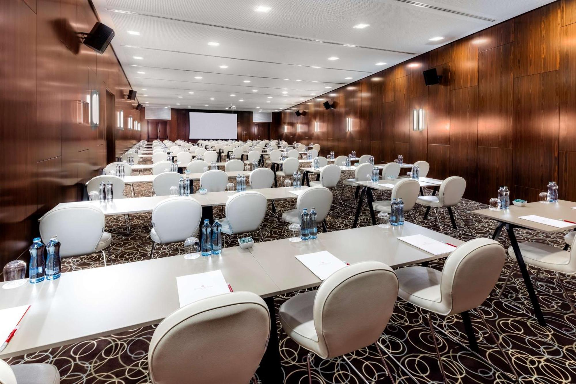 Hotel Nh Collection Carlo Iv 5*