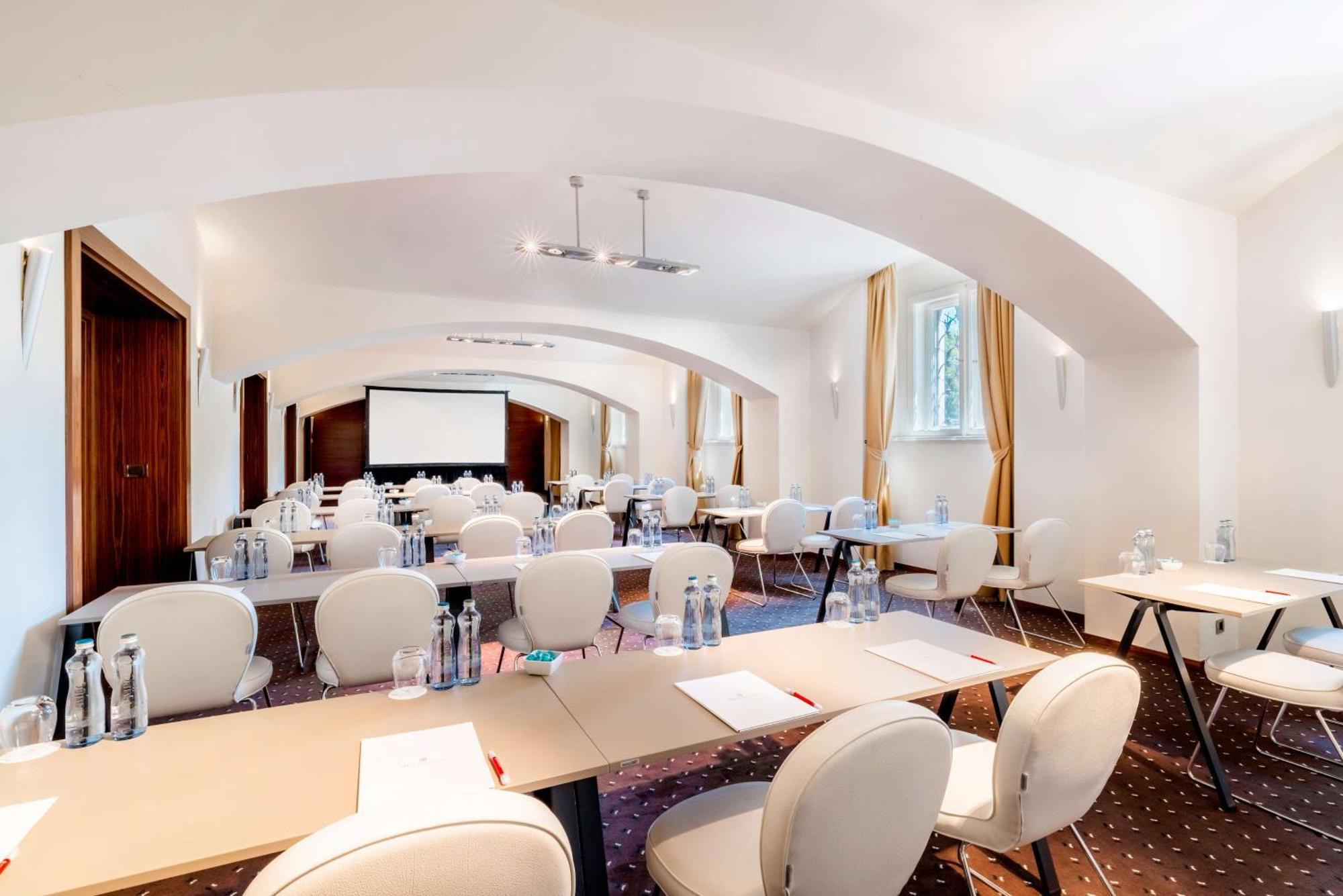 Nh Collection Carlo Iv Hotel 5*