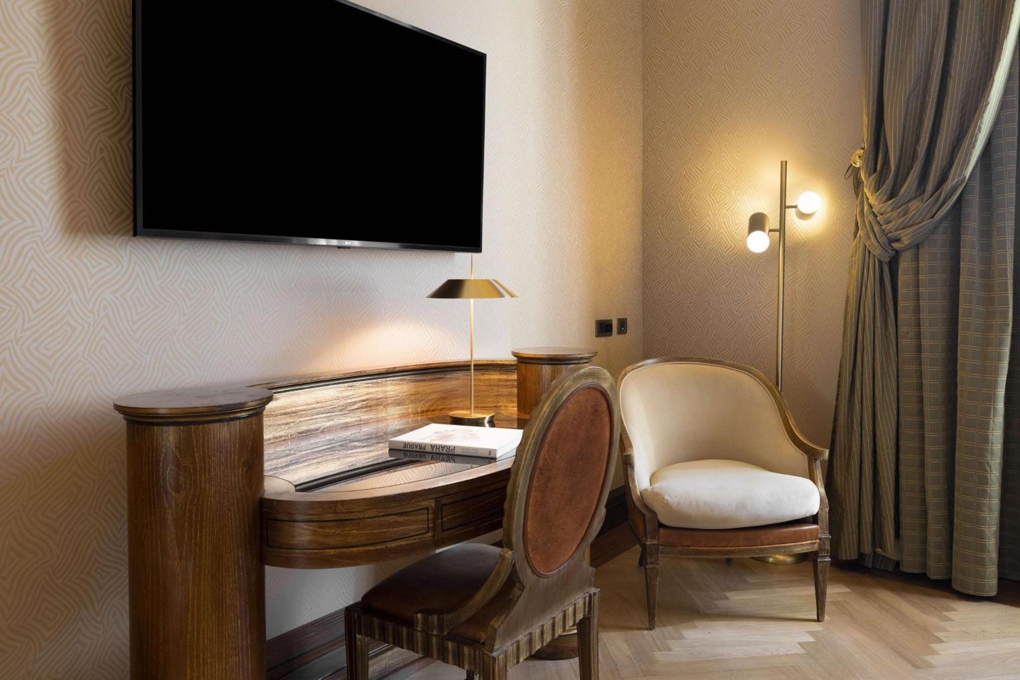 Nh Collection Carlo Iv Hotel