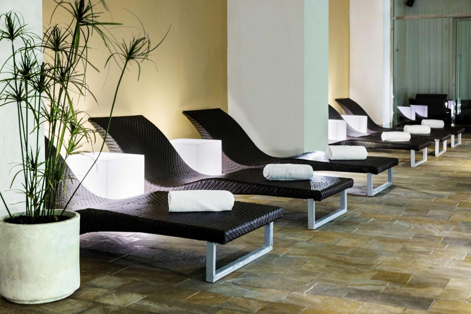 Hotel Nh Collection Carlo Iv 5*