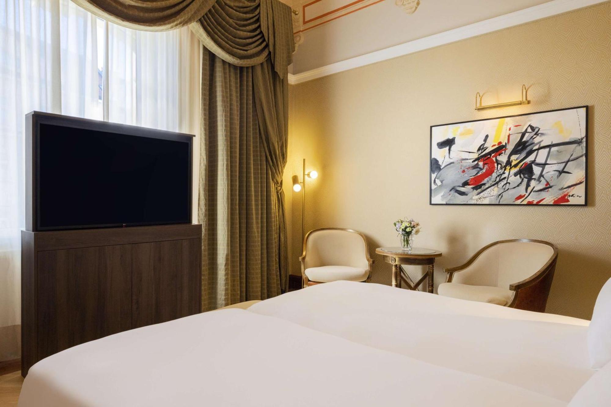 Hotel Nh Collection Carlo Iv 5*